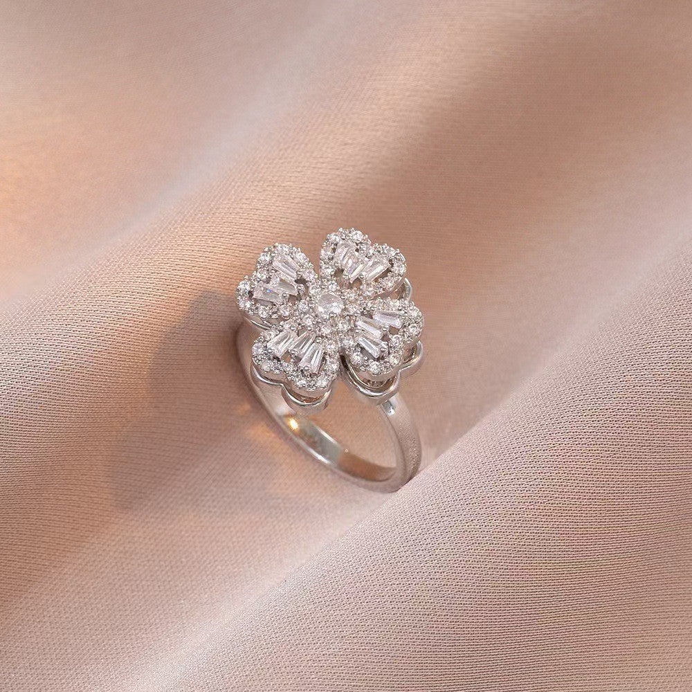 Clover Spinner Ring