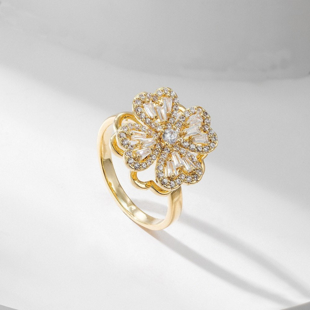 Clover Spinner Ring